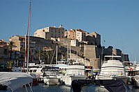 Calvi, Hafen und Zitadelle.JPG